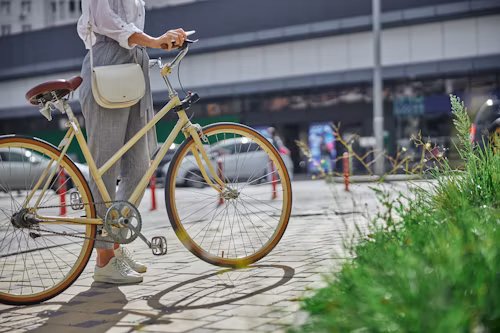 Upright city cruiser bicycle